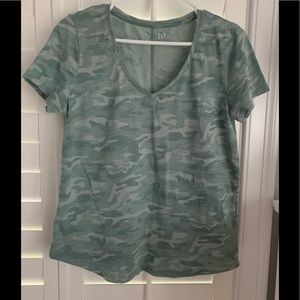 Women’s Gap T-shirt